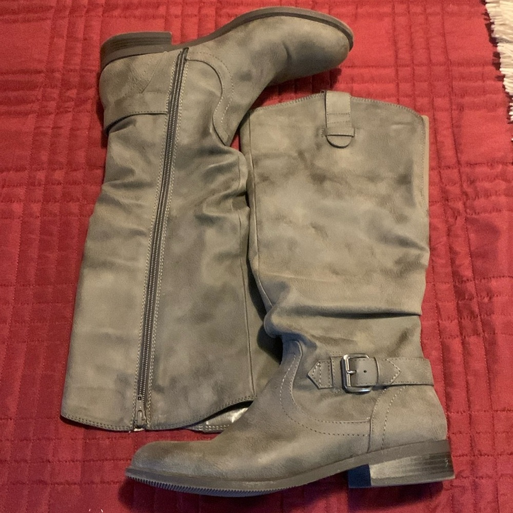Cute woman’s gray brown Wt Mountain size 9 boots in excellent condition